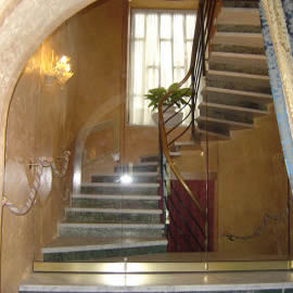  lounge  stairwell divider